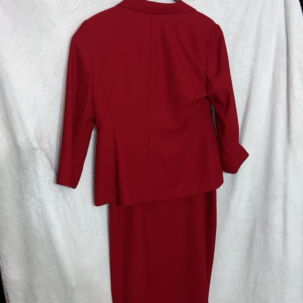 Le Suit Women's Red Skirt Suit - Picture 2 of 13